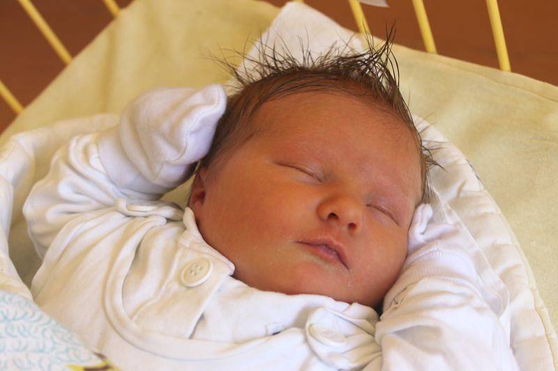 Izabela Richterová se narodila 4. září, vážila 3,70 kilogramů a měřila 49 centimetrů. Rodiče Nikola a David ze Stěbořic jí přejí, aby byla ve svém životě hlavně zdravá. Na Izabelku už doma čekají sestřičky Klaudinka a Natálka.