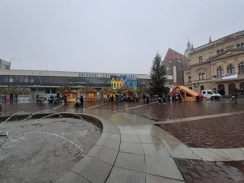 Poslední punč na Horním náměstí v Opavě. 26. listopadu 2021, Opava.