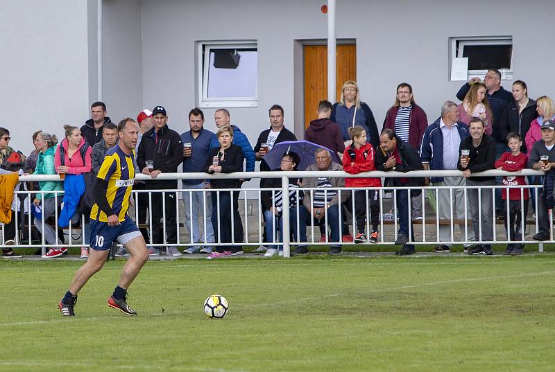 TJ Slavia Malé Hoštice slaví 95 let fotbalu v obci.TJ SLAVIA MALÉ HOŠTICE - SFC OPAVA 4:4