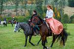 Do dvacátého ročníku Selské Hubertovy jízdy v Mikolajicích se letos zapojilo rekordních 108 koní.