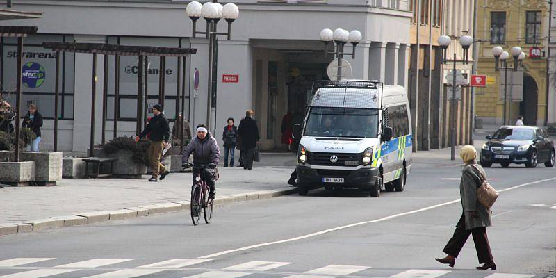 Po ranní poradě na tribuně se policejní složky ve městě secvičovaly na příjezd fanoušků ostravského Baníku.