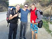 Pavel Klega (vlevo) se stopem dostal na festival Rainbow do Albánie s kamarádem Petrem Michálkem (vpravo).