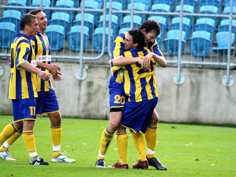 Opavští fotbalisté předvedli v sobotu skvělý výkon. Gólový koncert odstartoval již po šesti minutách hry Tomáš Dujka.