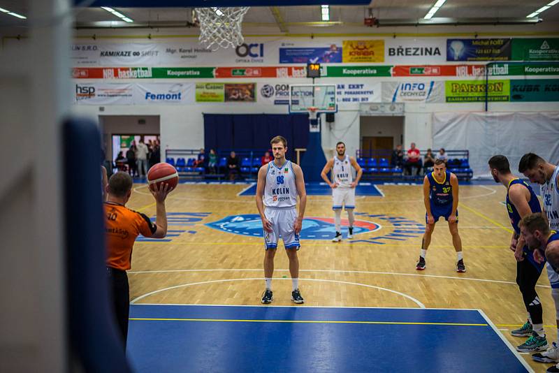 Z basketbalového utkání NBL Kolín - Opava (75.80). Foto: David Kratochvíl