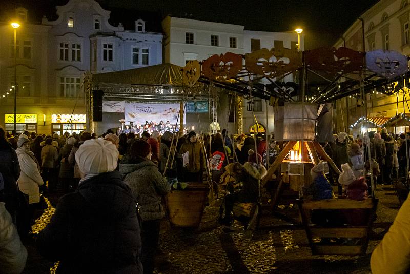 Akce Deníku Česko zpívá koledy na Dolním náměstí v Opavě v roce 2018.