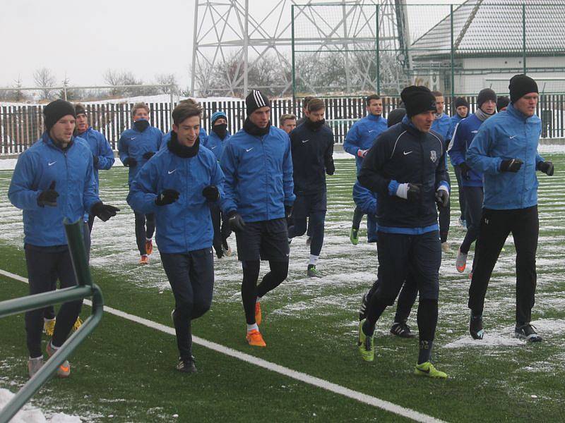 Fotbalisté druholigové Opavy zahájili ve středu dopoledne zimní přípravu.