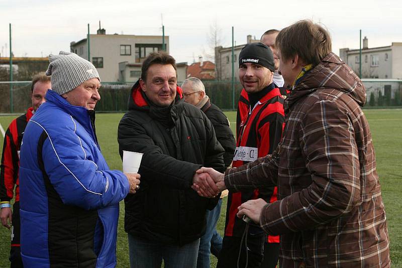 Třetí Vánoční utkání současných i bývalých hráčů a fanoušků Slezského FC Opava se konalo v neděli 27. prosince na umělé trávě v Kylešovicích.