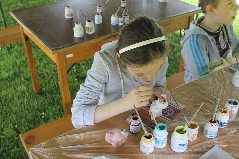 V Arboretu Nový Dvůr to o víkendu zavonělo jarem. Na návštěvníky čekaly nejen komentované prohlídky parku, ale se svým sborem vystoupil také Karel Kostera. O zábavu neměli nouzi ani nejmenší hosté arboreta.