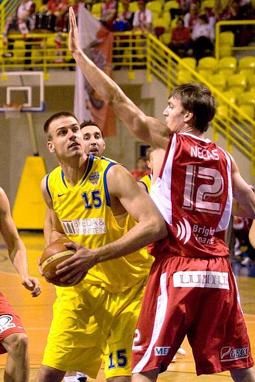 BK Breda & Weinstein Opava - ČEZ Basketball Nymburk 57:94