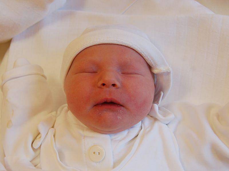 Julie Nevřelová se narodila 20. dubna, vážila 2,70 kg a měřila 48 cm. „Je to naše první miminko, přejeme jí hlavně, aby byla spokojená a šťastná,“ popřáli miminku rodiče Zuzana a Petr Nevřelovi z Brna.