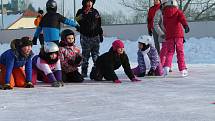 Po hokejovém open air zápasu ve Větřkovicích následoval curling.