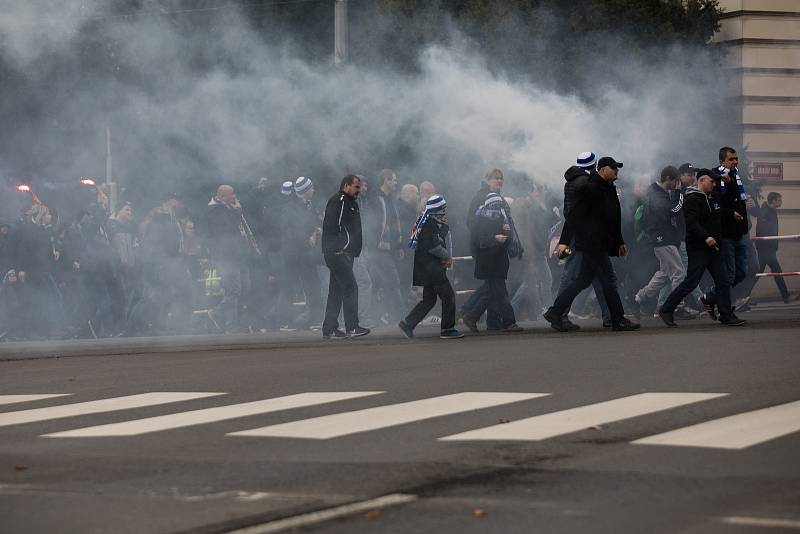 Fanoušci Baníku Ostrava a Slezského FC Opava při derby. Ilustrační foto.