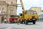 Historický vůz je připomínkou tramvajové dopravy, která v Opavě fungovala mezi lety 1905 až 1956.