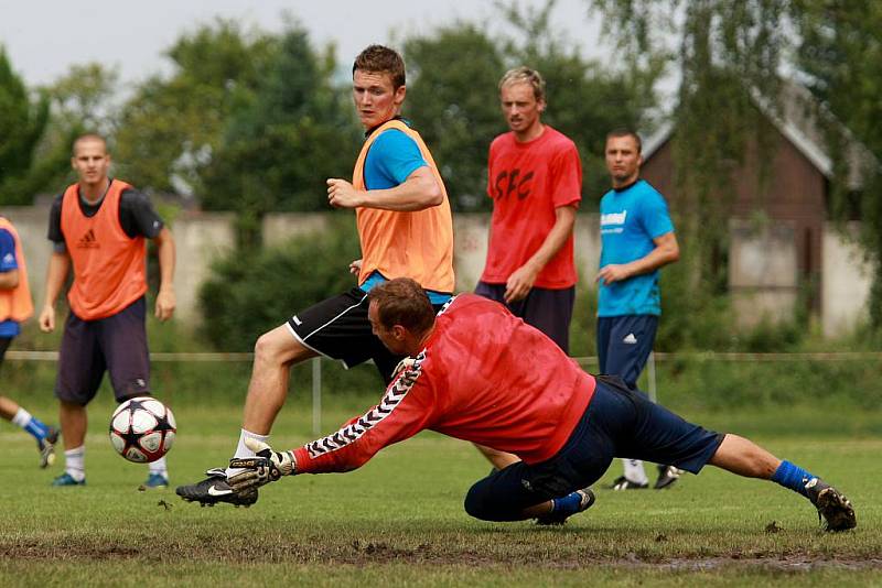 Příprava opavských fotbalistů je v plném proudu. Páteční trénink za koupalištěm byl toho důkazem.