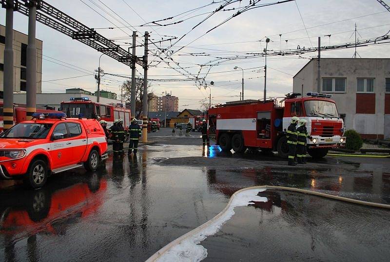 Požár v areálu Městského dopravního podniku v Opavě-Kylešovicích.