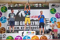 Vítězná trojice ultra triatlonového závodu Grizzlyman, který se konal v minulém kole ve Frýdku-Místku a okolí.