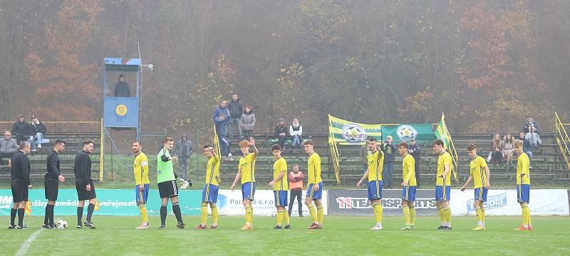 Fotbalisté Zlína B (žluté dresy) v posledním domácím zápase podzimní části třetí ligy podlehli Hlučínu 2:3.