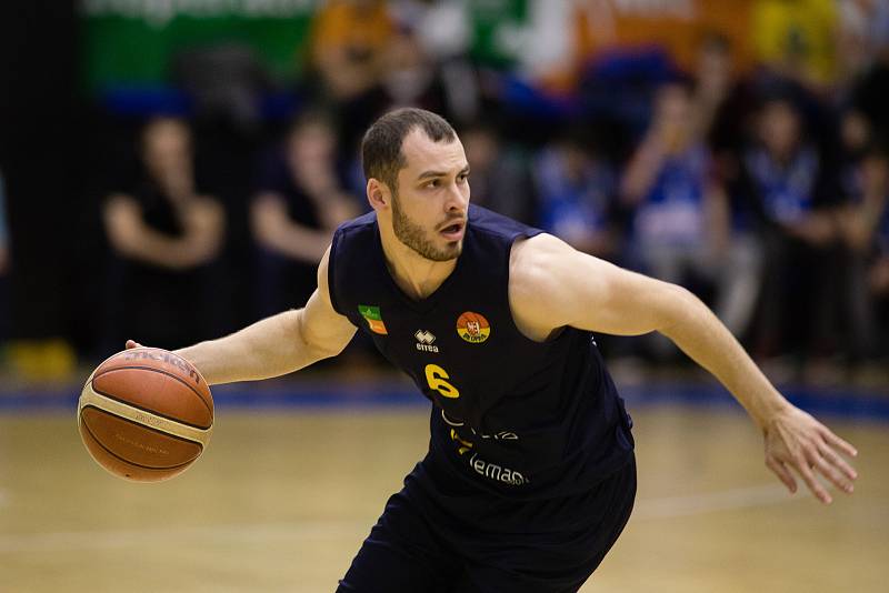 Pátý zápas čtvrtfinále playoff Kooperativa NBL mezi USK a BK Opava hrané v Praze v hale na Folimance. Radim Klečka (o).