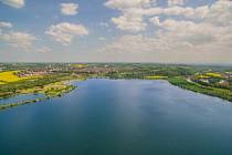 Hlučínské jezero z dronu. 