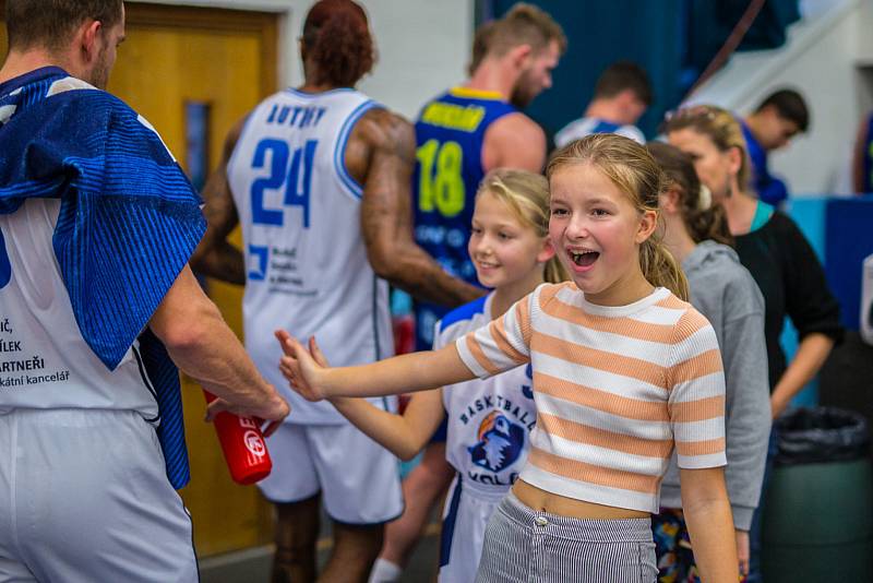 Z basketbalového utkání NBL Kolín - Opava (75.80). Foto: David Kratochvíl