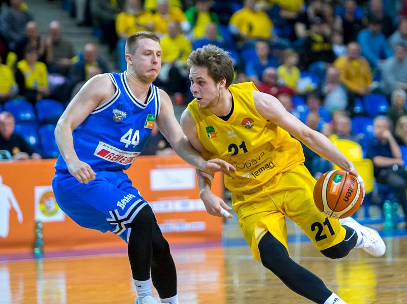 BK Opava – USK Praha 72:57 (24:11, 42:26, 59:44)