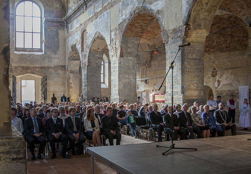 Lichtenštejnský kníže Hans Adam II. promluvil v kostele svatého Václava. Stal se také kmotrem knihy věnované osudům Lichtenštejnů na našem území.