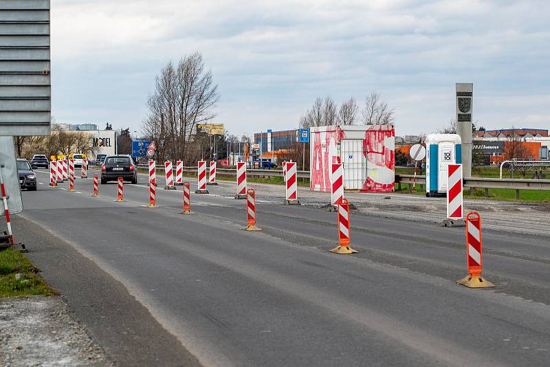 Kromě opravy přejezdu pokračují práce na silnici I/46 Opava, jižní obchvat – napojení na I/11.