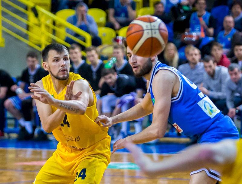 BK Opava - USK Praha 73:68