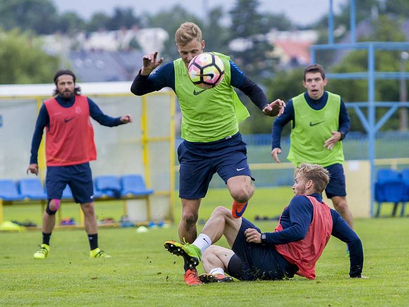 Druholigová Opava začala v sobotu letní přípravu na novou sezonu. Trenér Roman Skuhravý přivítal na tréninku i všechny avizované posily.