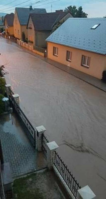 Záplavy v Malých Hošticích.