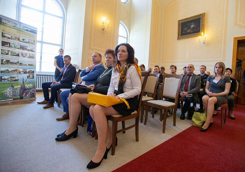 Setkání Sdružení obcí Hlučínska, 17. dubna 2019 v Kravařích. Na snímku účastníci setkání obcí.