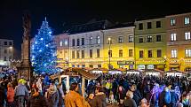 Rozsvícení vánočního stromu na Dolním náměstí v Opavě, pondělí 25. listopadu 2019.