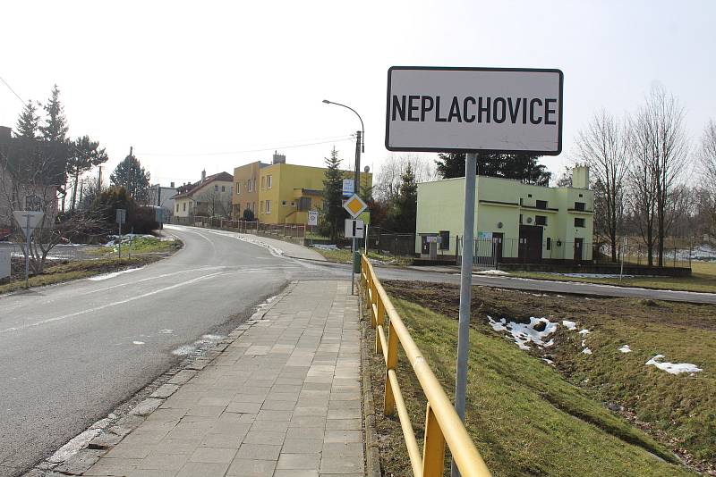 Obec Neplachovice.
