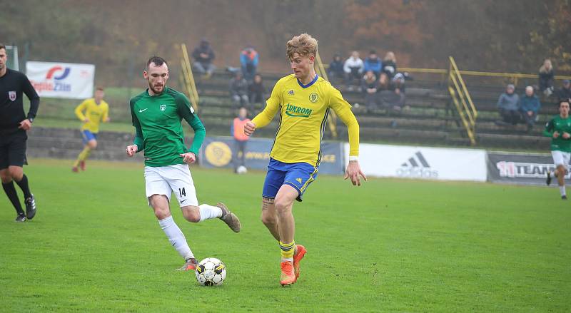 Fotbalisté Zlína B (žluté dresy) v posledním domácím zápase podzimní části třetí ligy podlehli Hlučínu 2:3.