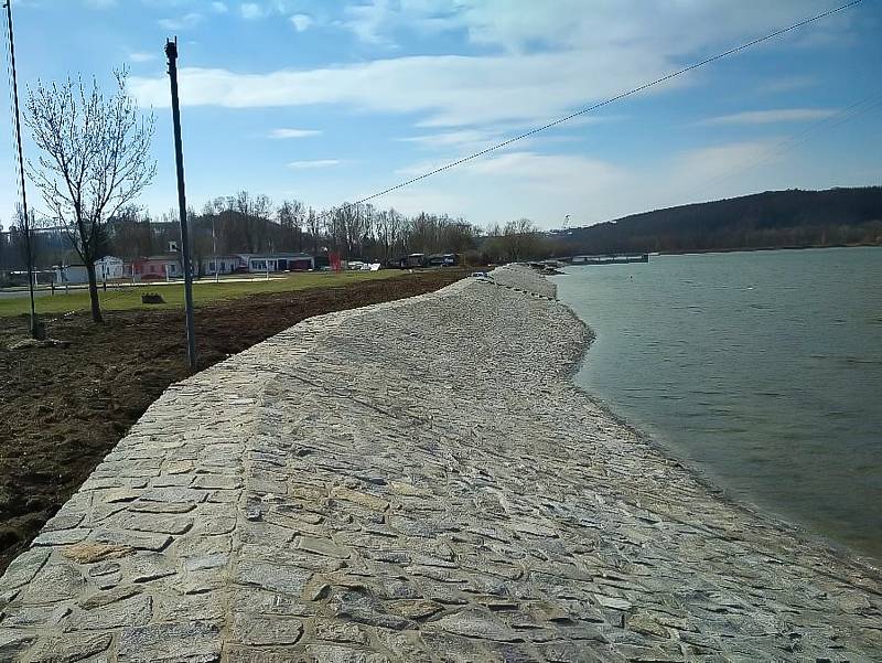 Revitalizace Hlučínského jezera. Květen 2022, Hlučín.