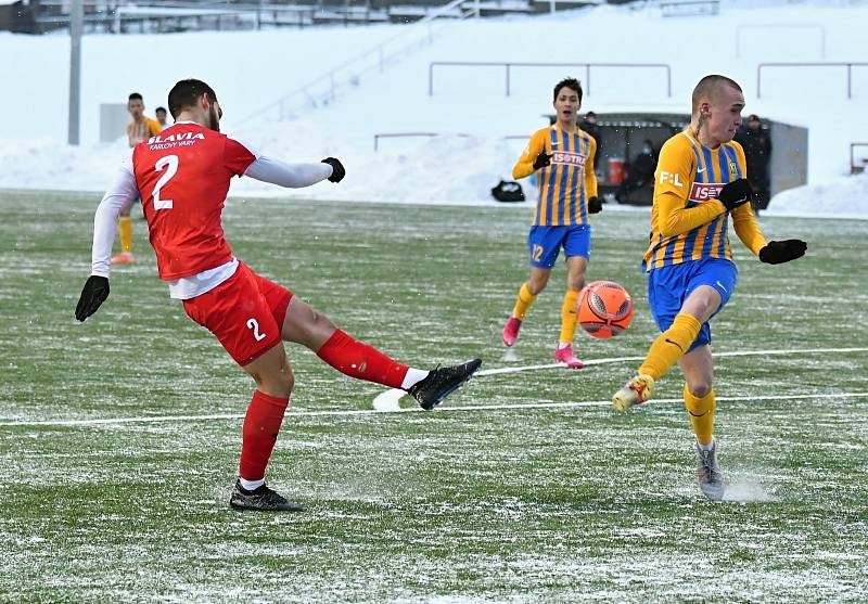 Fotbalisté karlovarské Slavie si drze vyšlápli na omlazený tým ligové Opavy, který porazili v poměru 3:0.