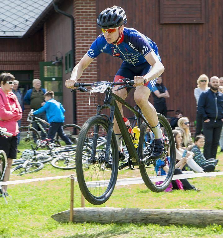 Příjemné počasí, stovky diváků podél trati a hlavně dechberoucí cyklistické výkony. Takový byl další ročník MTBcrossu, který se jel na trati v areálu Mlýna vodníka Slámy ve Lhotě u Háje ve Slezsku.