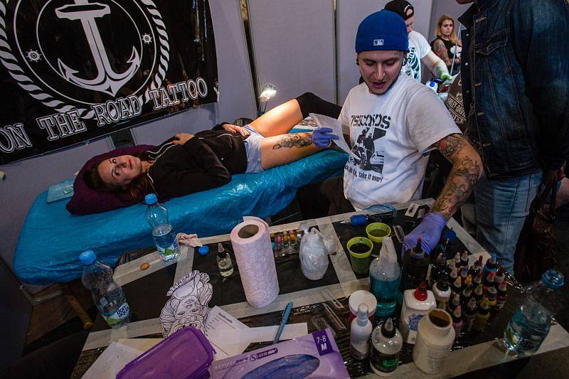 Jedenáctý ročník má za sebou show Tattoo Session Silesia, která se i letos konala v prostorách kostela svatého Václava v Opavě.