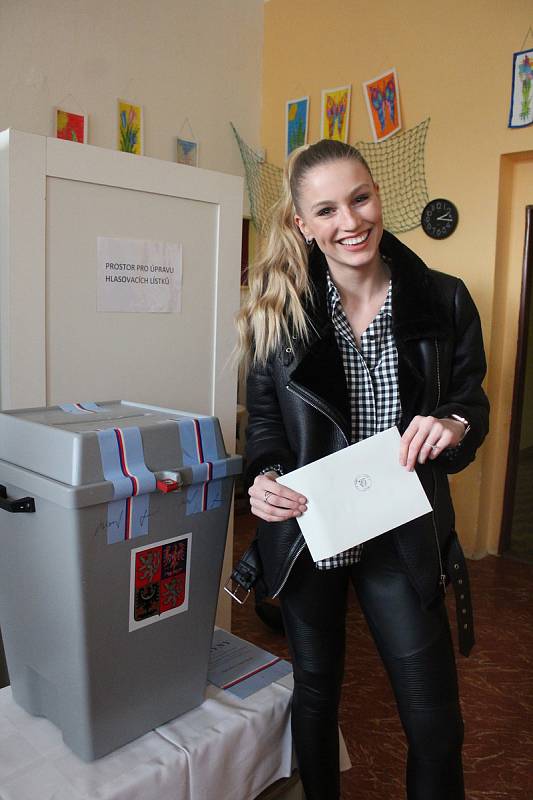 Na venkově byl o volby velký zájem. V Oticích, Uhlířově a také Slavkově si na volební účast stěžovat nemohli.