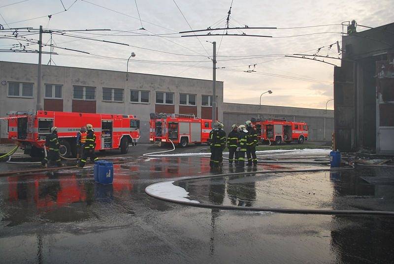 Požár v areálu Městského dopravního podniku v Opavě-Kylešovicích.