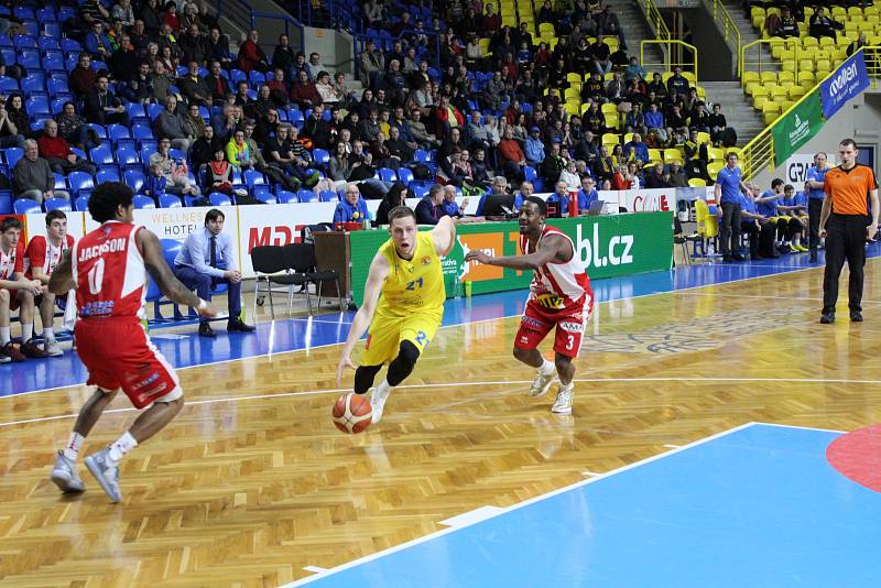 Opavští basketbalisté doma nestačili na Pardubice.