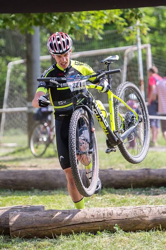 Závod na horských kolech pro širokou veřejnost od 2 let.Adrenalinová trať ve Slavkovském lesíku s překážkami.