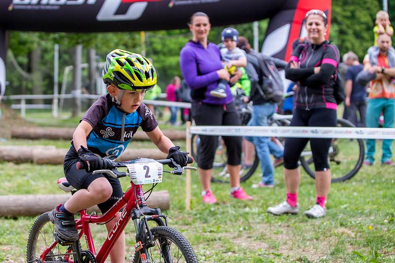 Závod na horských kolech pro širokou veřejnost od 2 let.Adrenalinová trať ve Slavkovském lesíku s překážkami.