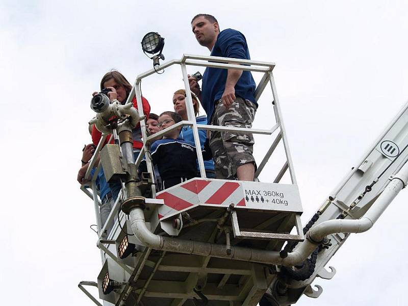 První kolo Extraligy hasičů v požárním sportu v Lhenicích.