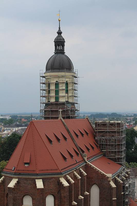 Výstupy na Hlásku jsou každou sobotu. Z vyhlídky mají návštěvníci Opavu jako na dlani.