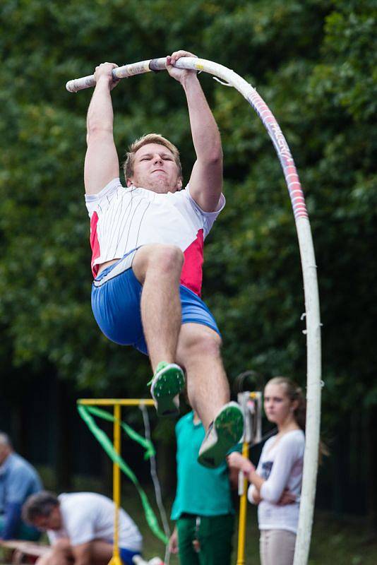 Soutěž tyčkařů s názvem ECup, která před několika dny proběhla v prostoru atletického oválu Základní školy Englišova v Opavě.