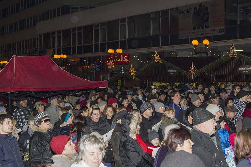 Již podruhé se Opavané připojili k celorepublikové akci pořádané Deníkem nazvané Česko zpívá koledy.