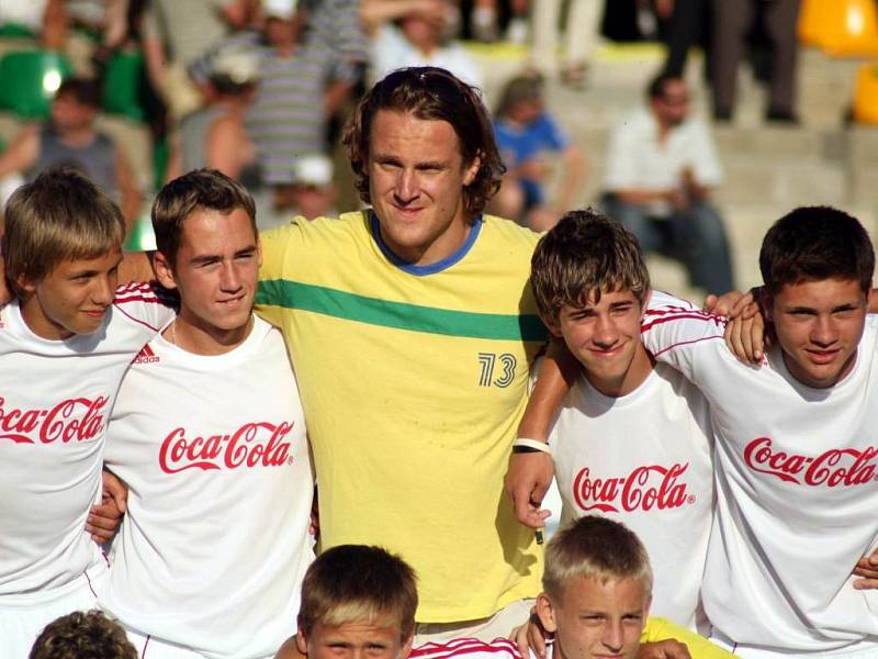 Mužům se sice nedaří, ale mladí jedou. Svěřenci trenéra Milana Duhana vyhráli Coca-Cola cup, což ocenil i Pavel Kubina.