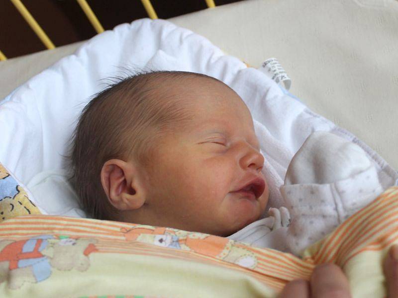 Natálie Dzurenková se narodila 20. října, vážila 2,89 kg a měřila 49 cm. Rodiče Karin a Mirek z Kobeřic své první dceři přejí do života štěstí a zdraví.