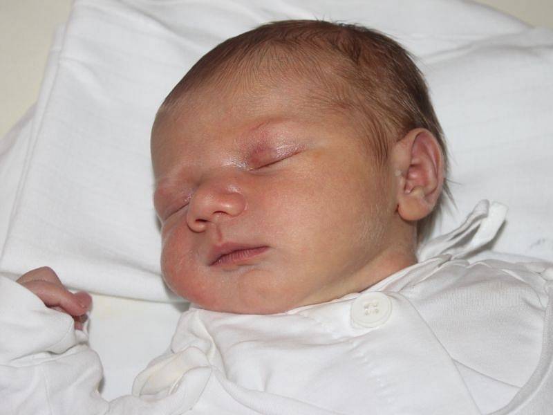 Jana Benová se narodila 17. listopadu, vážila 4,095 kg a měřila 52 cm. Své prvorozené dceři rodiče Miroslav a Kateřina z Budišovic do života přejí: „Hodně štěstí a zdraví.“